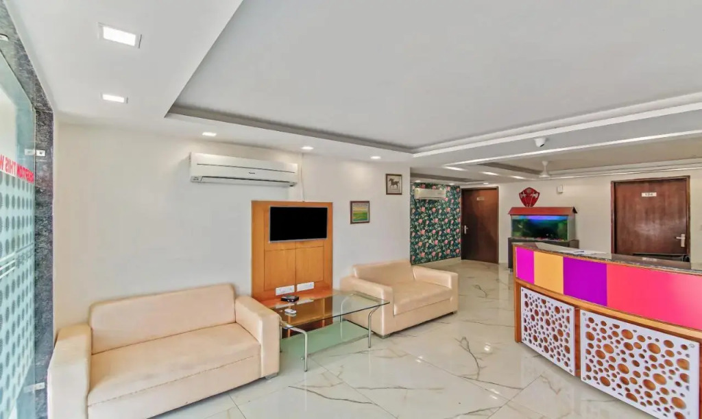 Hotel Leaf 9 Boutique, Near Golf Course Road and Galleria Market