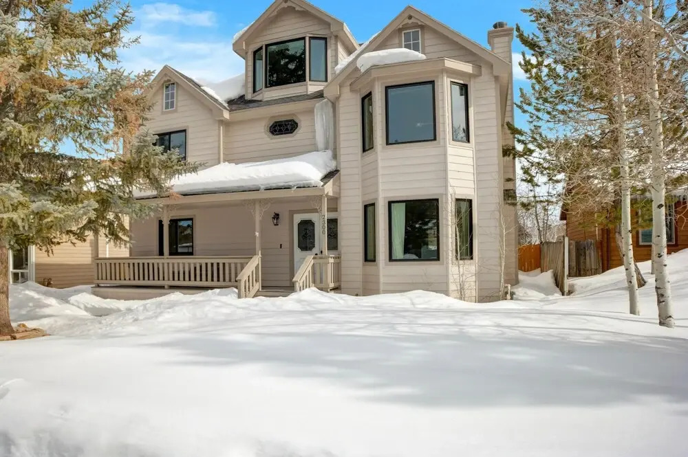 Prospector Place 5 Bedroom Home by RedAwning