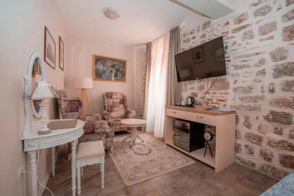 Antika Guesthouse