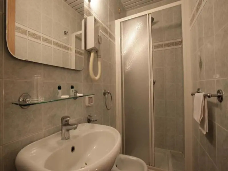 Hotel Embassy