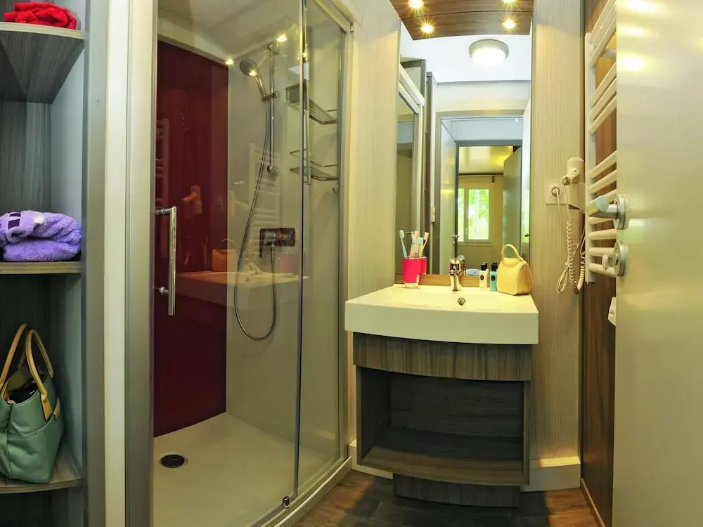 Apartment by Opal Coast Beach With Pool Access
