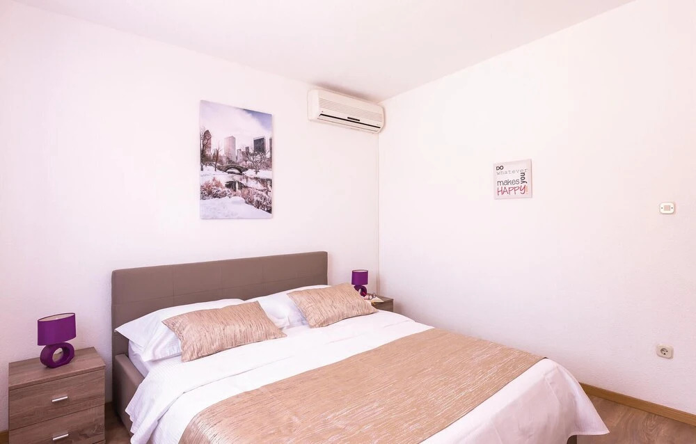 Amazing Home in Makarska With Wifi and 2 Bedrooms