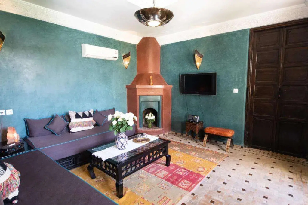 Riad Mur Akush