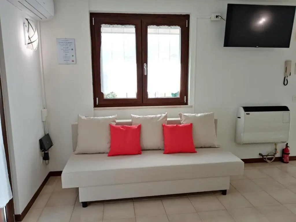 Casa Lugana 1 - Monolocale con piscina fronte lago