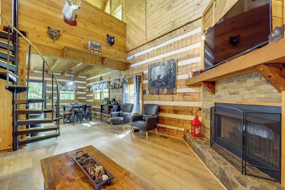 Mins to Dollywood: Boujee Bear Cabin w/ Hot Tub