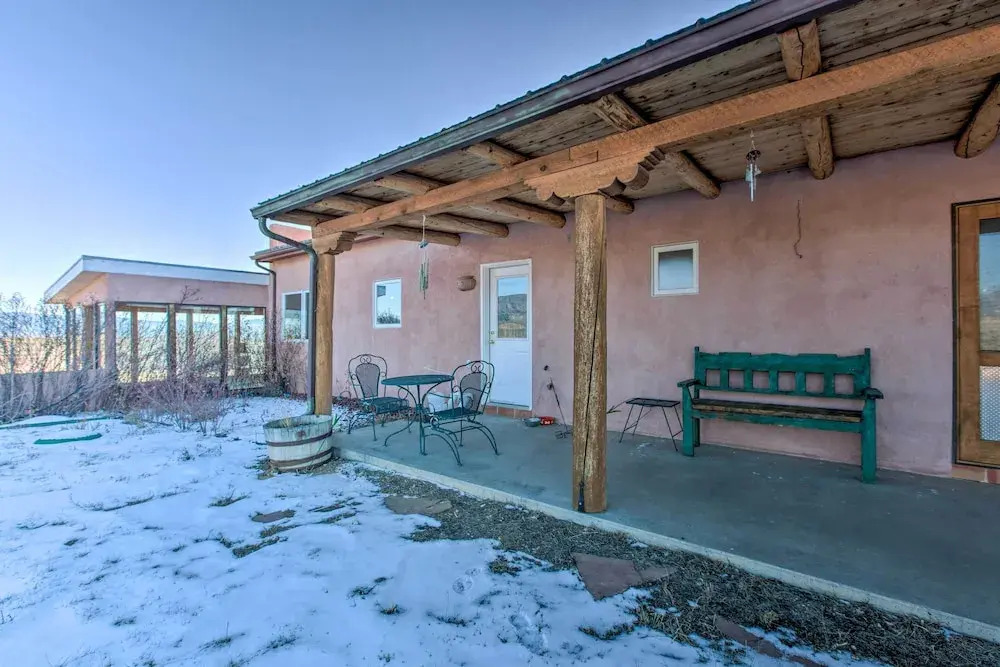 Southwest Home w/ 360-degree Mtn View, Ski Nearby!