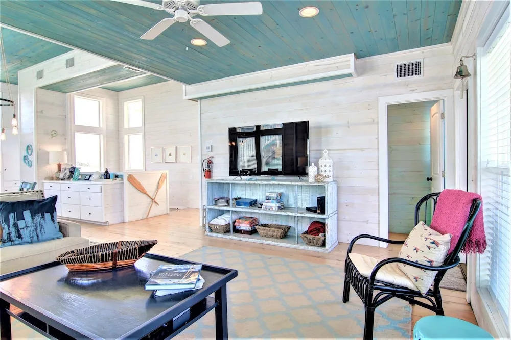 No Shirt, No Shoes, No Problem - 5 Br home