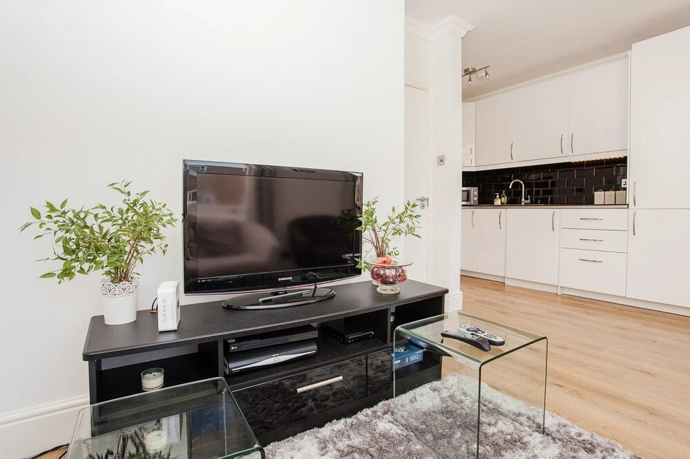 Modern 2 Bedroom Apartment On The Doorstep Of Queens Park