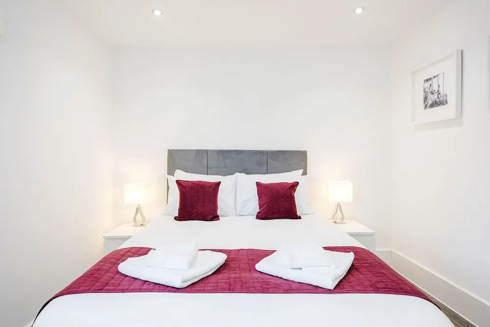Roomspace Apartments -The Legacy