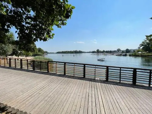 Modern Danube Apartment Vienna