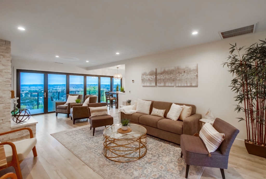 The California III - Stunning Mission Hills Duplex