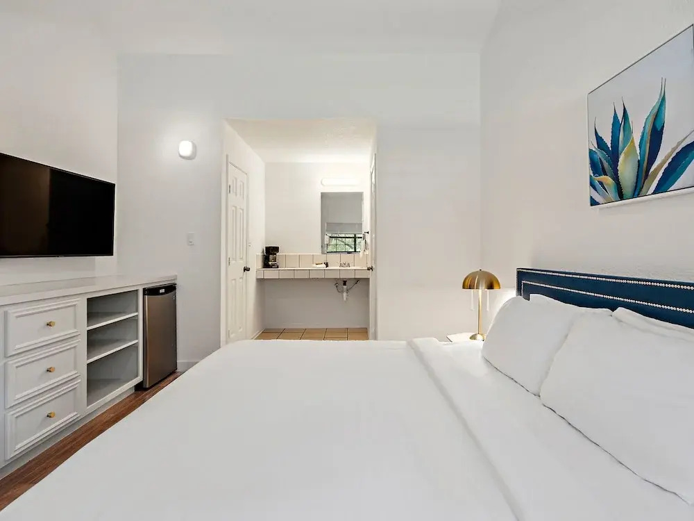 The Claire Hotel