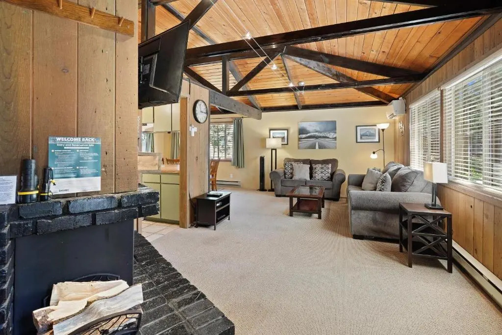 7 Grizzly-AC-Hot Tub-2BR/2BA