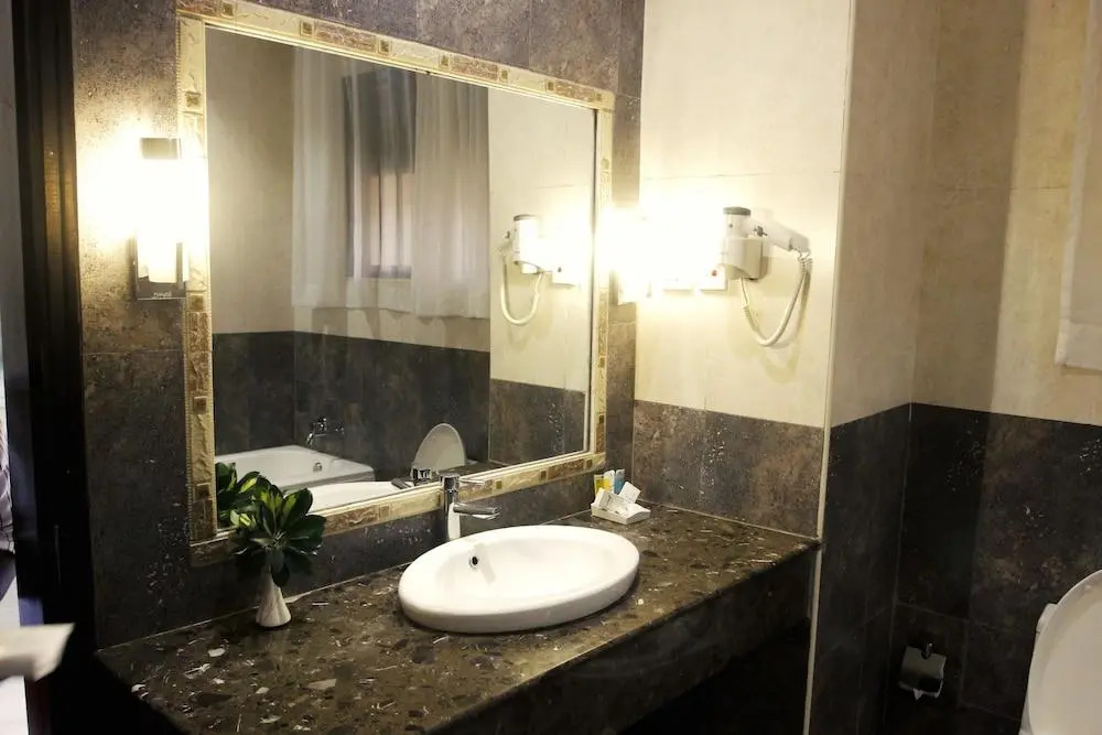 Royal Suites Hotel-Kampala