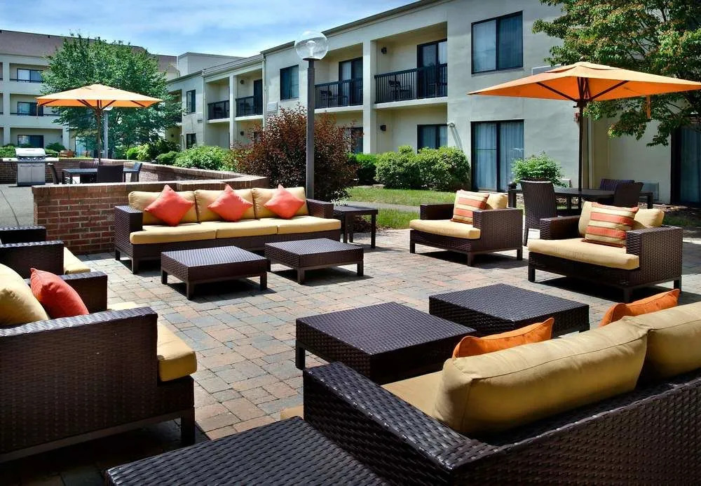 Courtyard Pittsburgh Airport