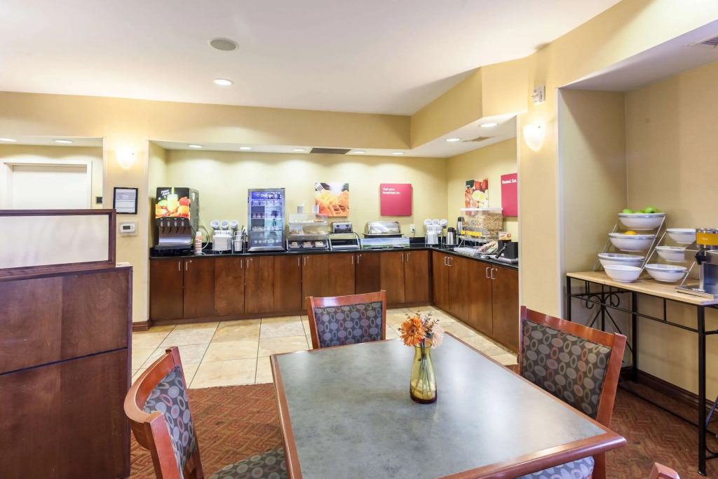 Comfort Suites East Lincoln - Mall Area