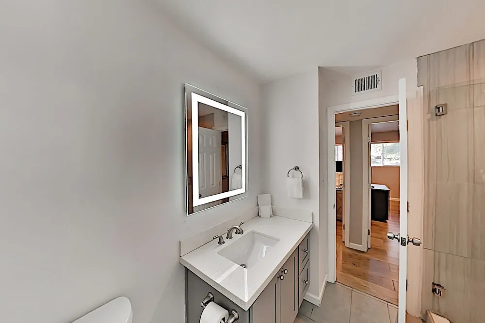 4916n73r 2 Bedroom Townhouse