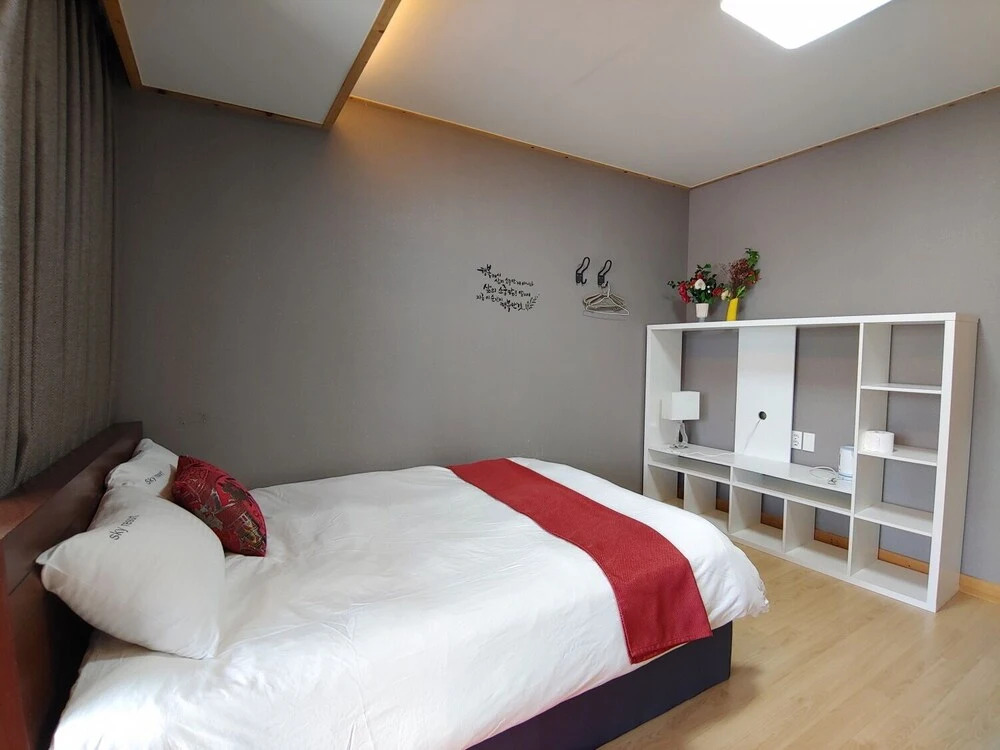 Jeju Halla and Tam Pension