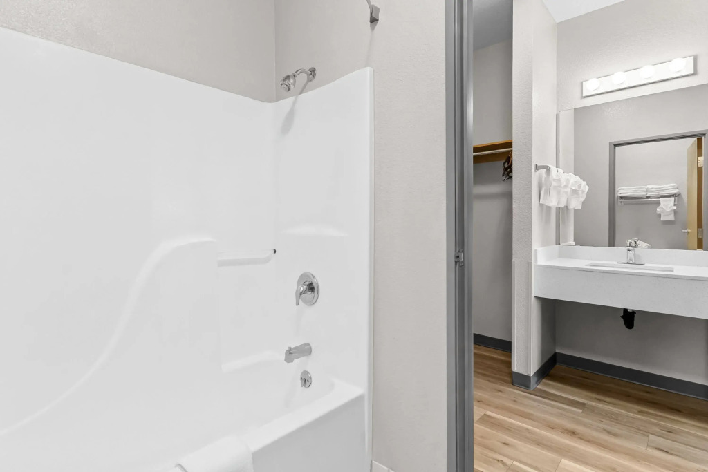 Days Inn & Suites by Wyndham Castle Rock