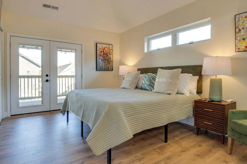 3 Mi to Dtwn: Dual-unit Home in Indianapolis!