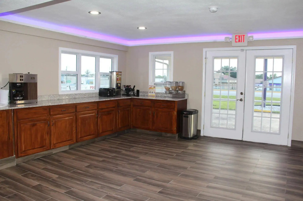 Westbridge Inn & Suites