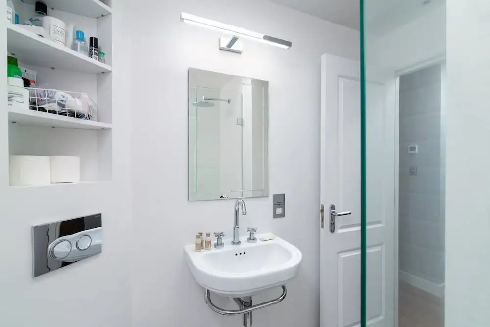 Spacious 2BR in West Kensington by GuestReady