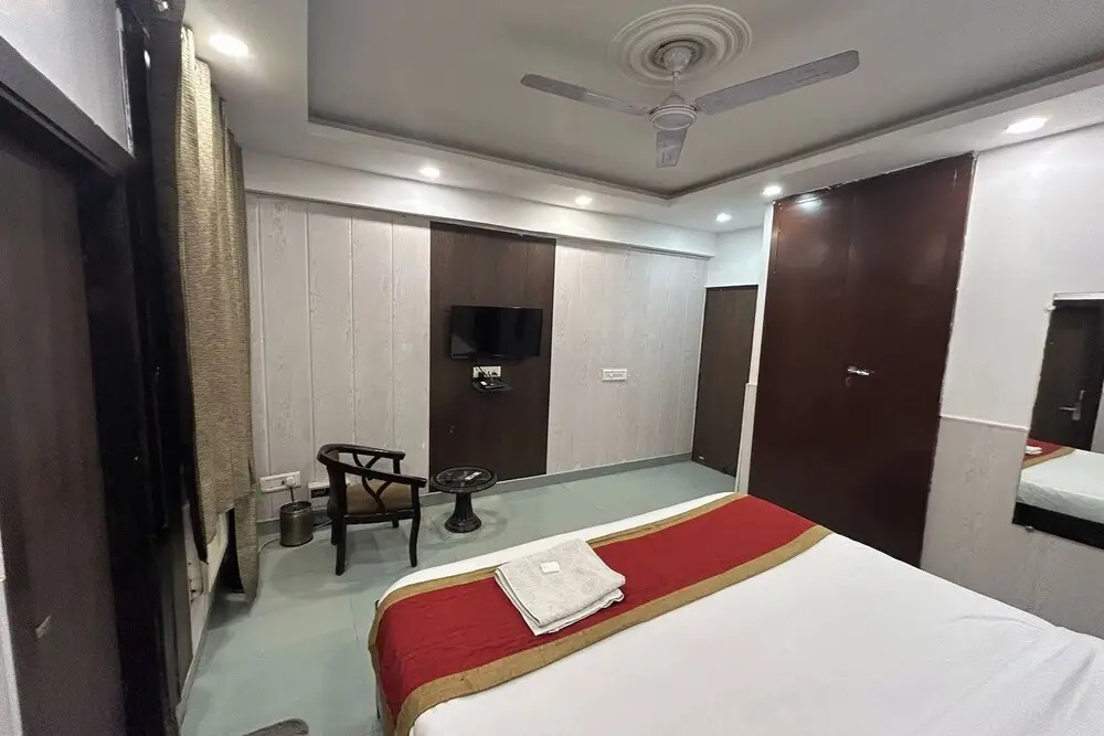 Hotel B K House