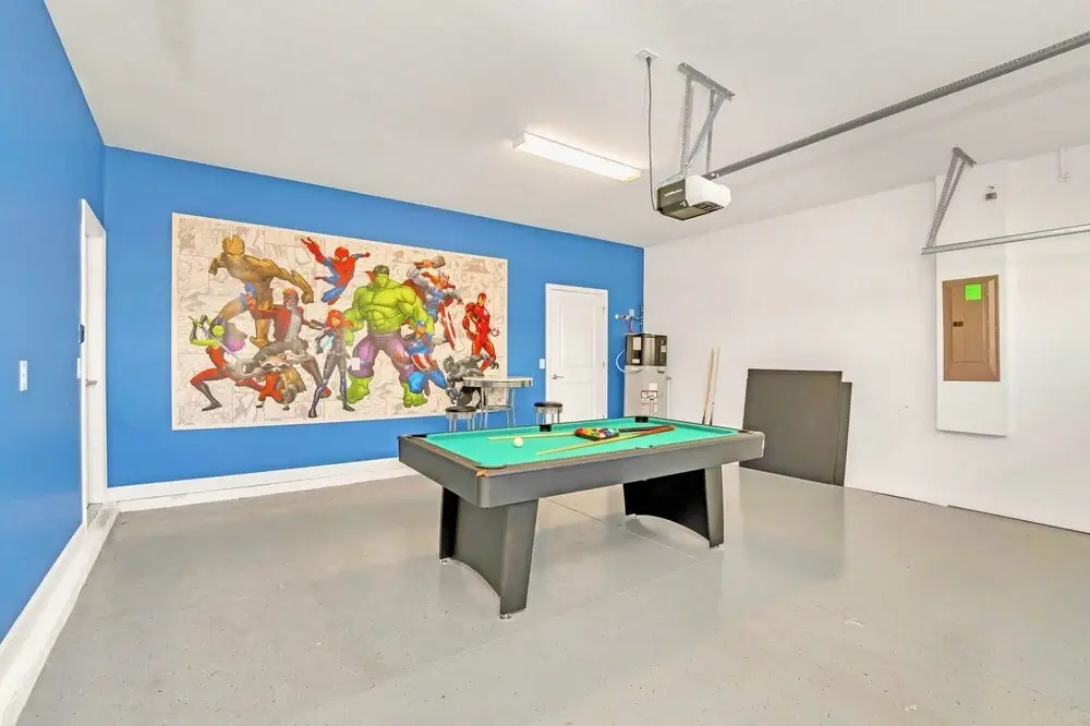 Stunning 8BR Home with BBQ Pool and Theater