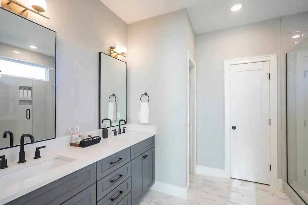 Ryman by Avantstay Centrally Located Townhouse w/ Stylish Interior & Porch Swings!