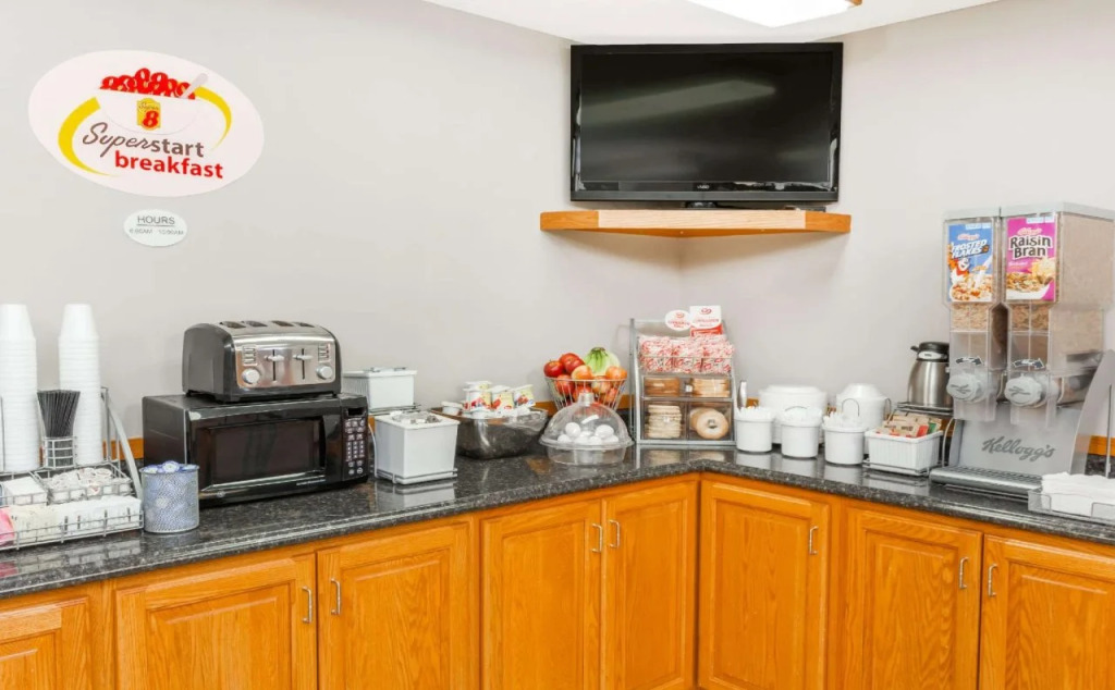 Watseka 24 Inn & Suites