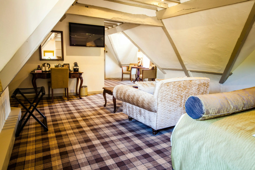The Legacy Rose & Crown Hotel