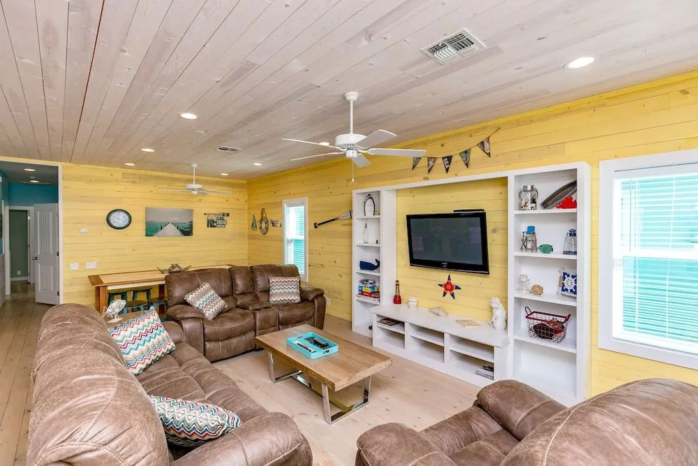Sea Ya Soon Brand New 4BR 3BA Port A House by RedAwning