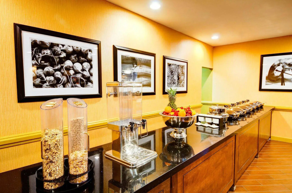 Hampton Inn & Suites Holly Springs