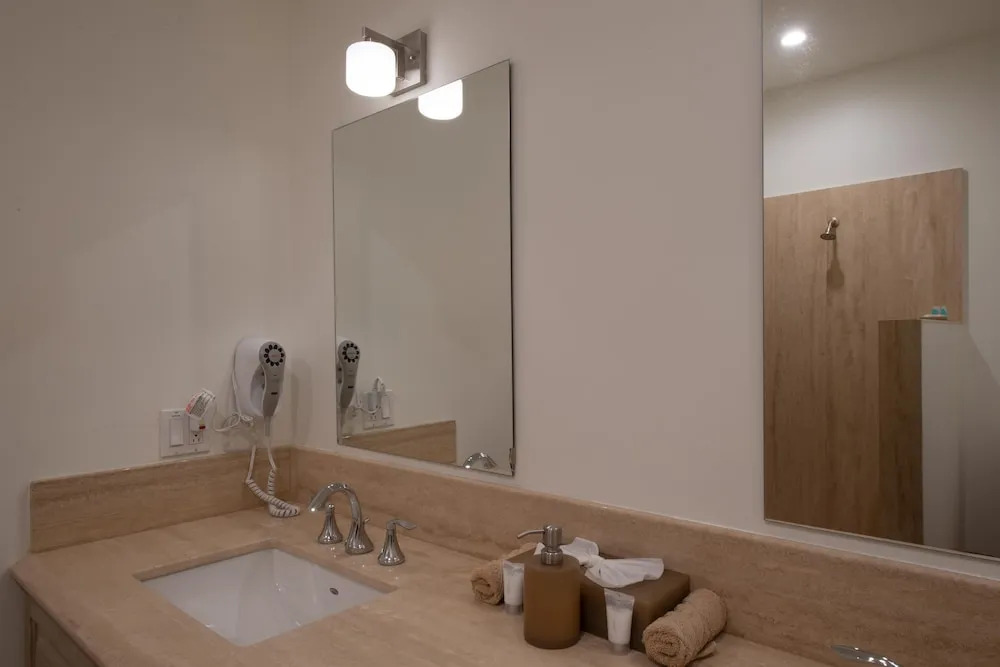 Large Villa for up to 32 People Near Medano Beach: Villa Diamante de Law