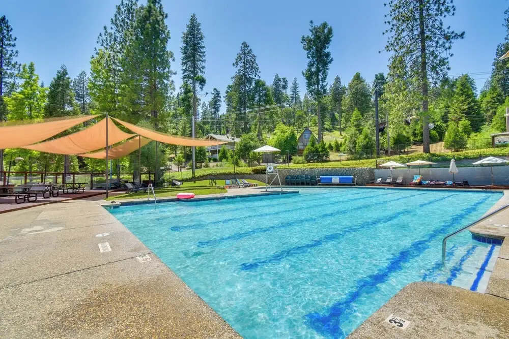 3 Mi to Calaveras Big Trees: Group-ready Mtn Cabin