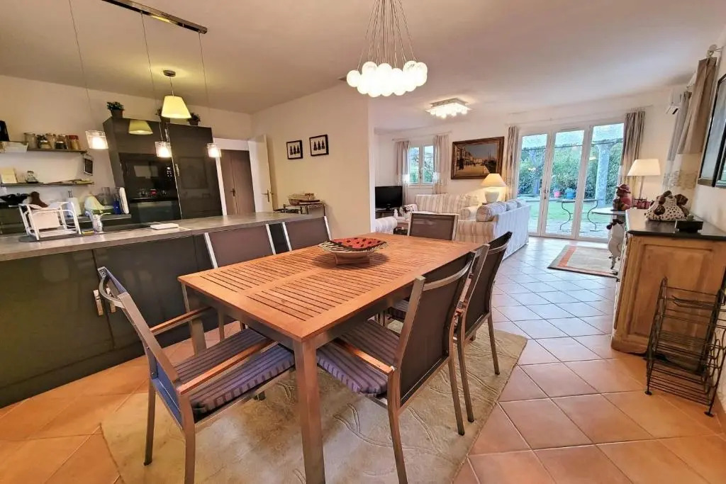 Beautiful House For 8 With Garden And Pool