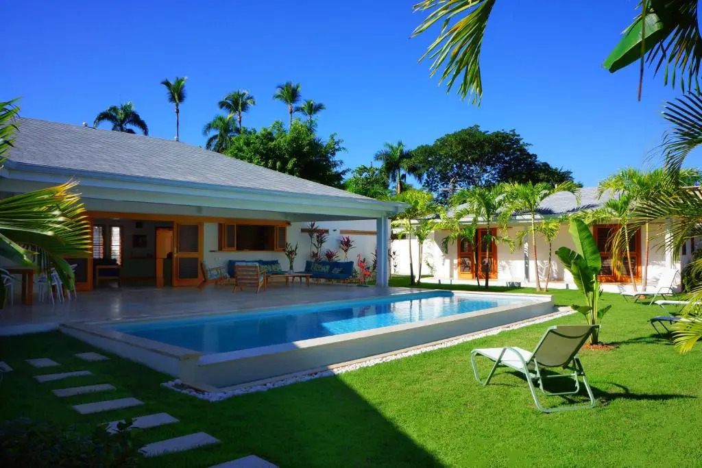 Flor de Coco, Villa neuve, 5 chambres, 5 salles de bains et grande piscine à 250 mètres de la plage