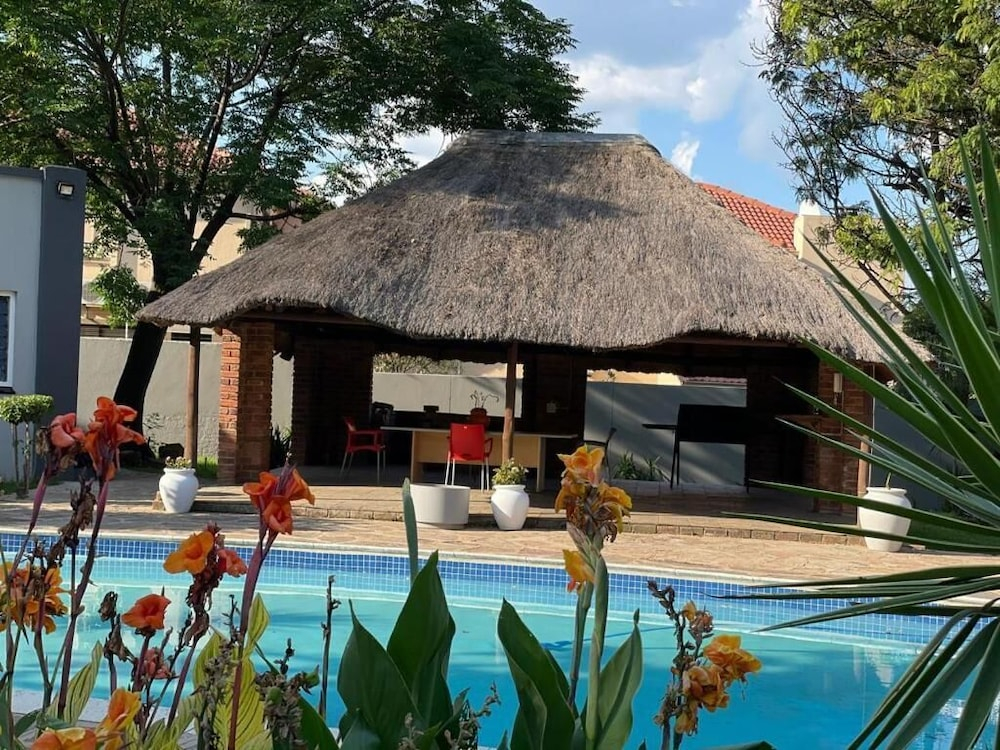 ZinziLuxe Guest House