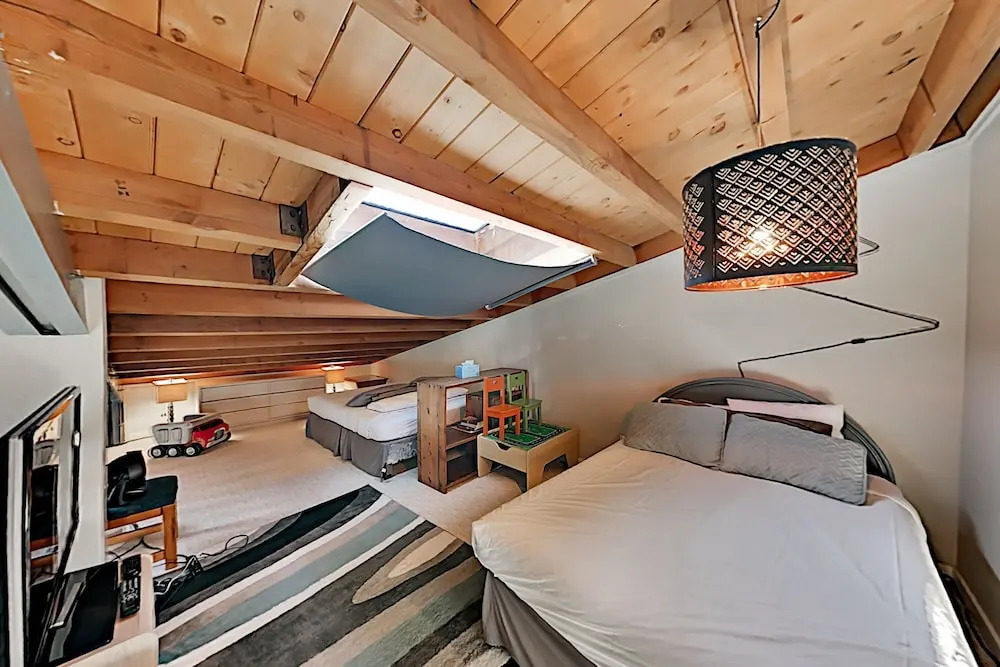 Top-floor Treehouse W/ Pool & Hot Tubs 2 Bedroom Condo