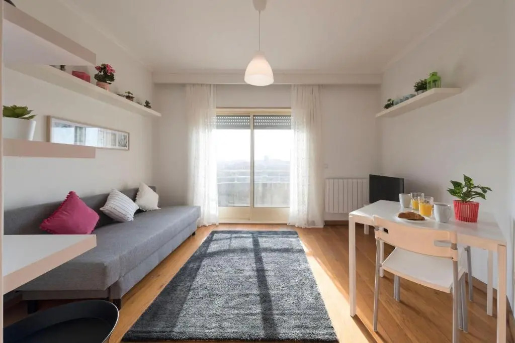 LovelyStay - 1BR Flat with Stunning Views over Porto