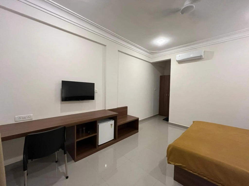 Morjim Sunset Guesthouse- Apartments with Kitchen & AC Rooms