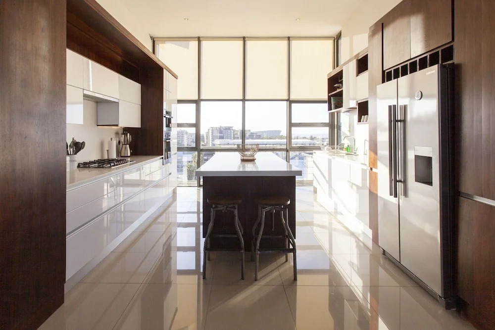 Hillhouse Penthouse 7th Floor