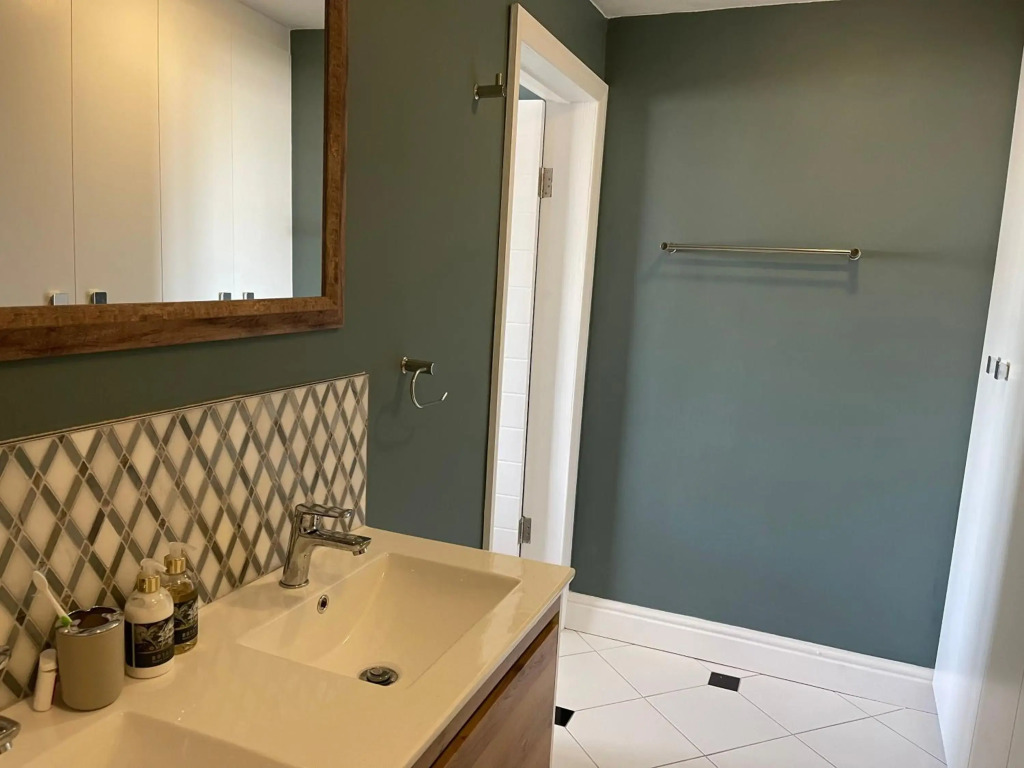CJ’s OceanCityView Modern Secure 1 bed apartment