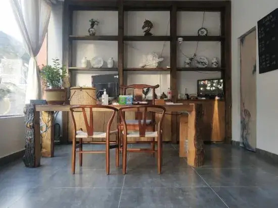 Siguniangshan Zhongshan Inn (Changpinggou Scenic Area)