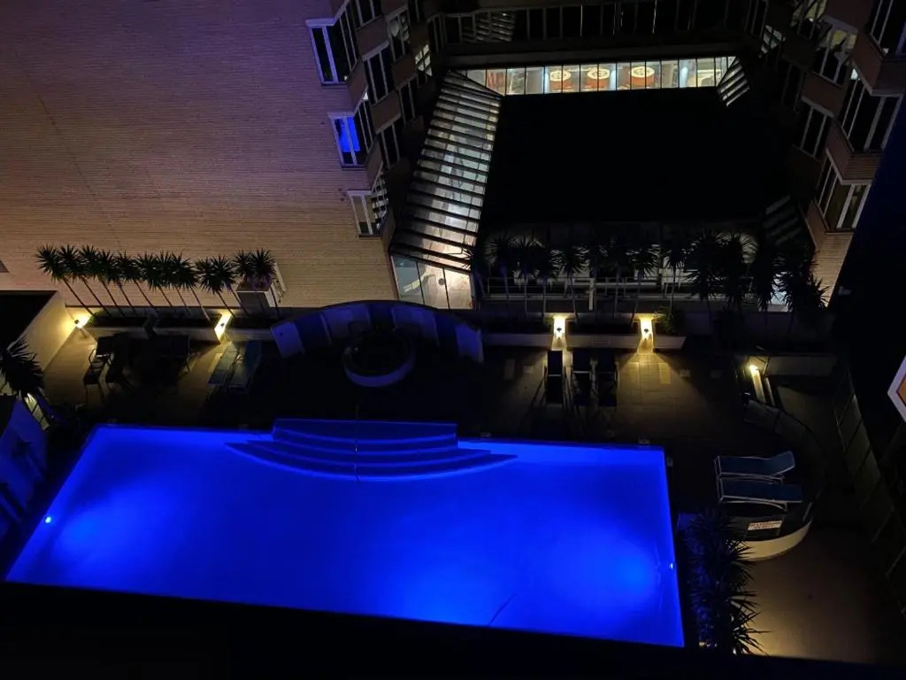 Arena Resort Style Exec Free Netflix Wifi Wine