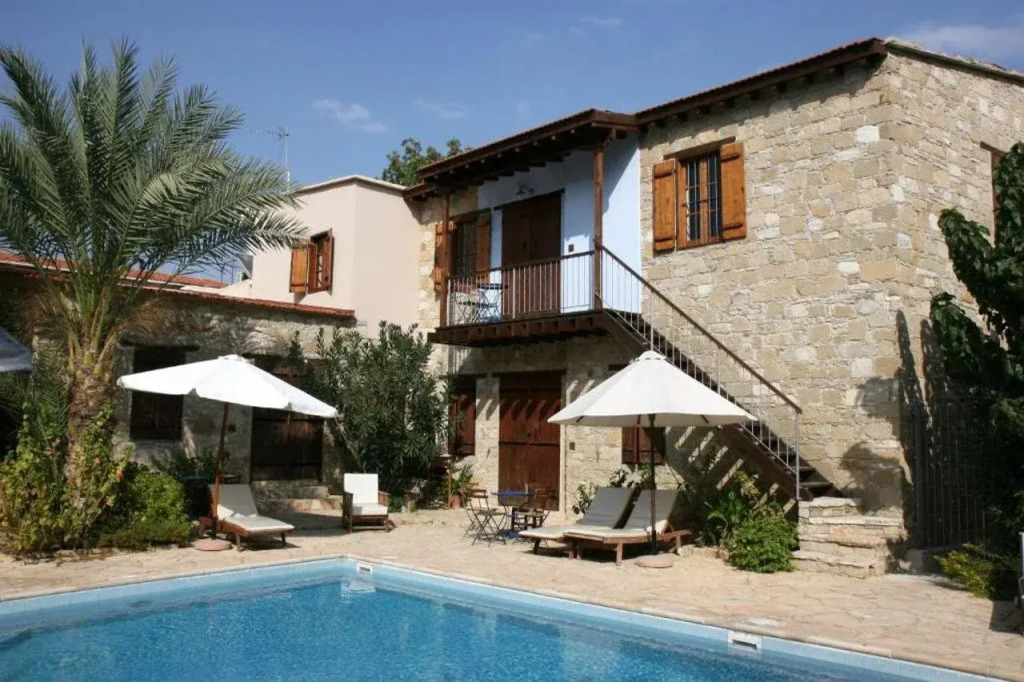 Porfyrios Country House