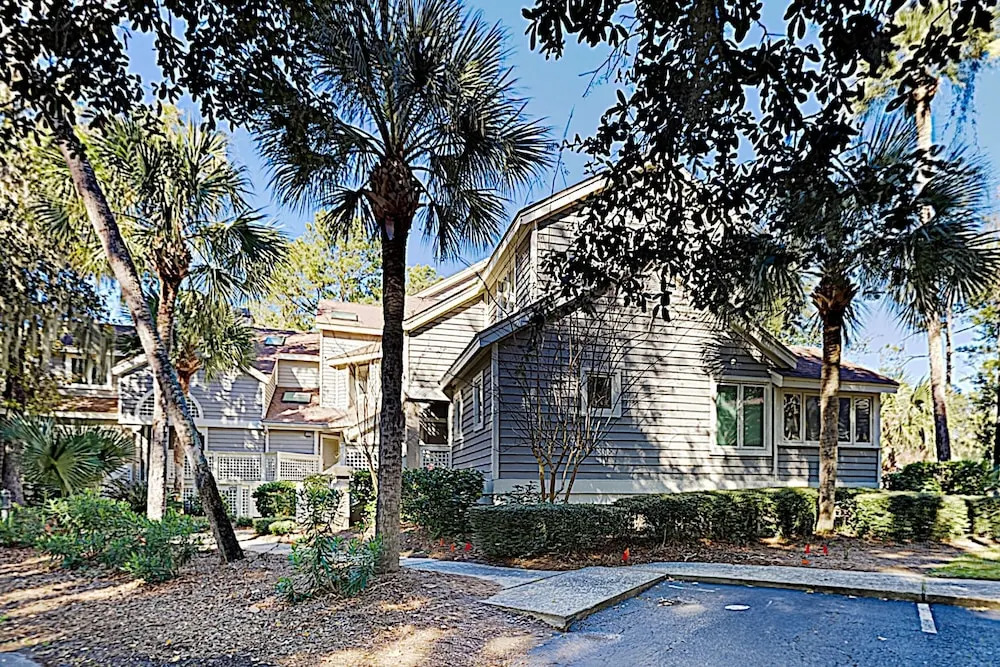 Polished Huntington Villa w/ Pool & Hot Tubs villa