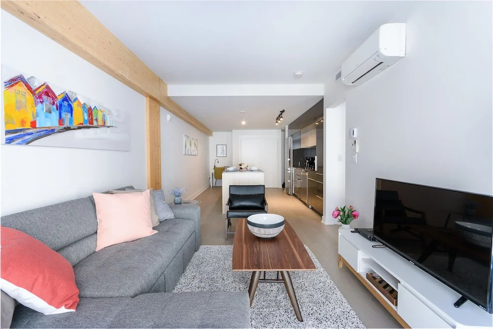Gorgeous 1BR Sleeps 4 in Griffintown