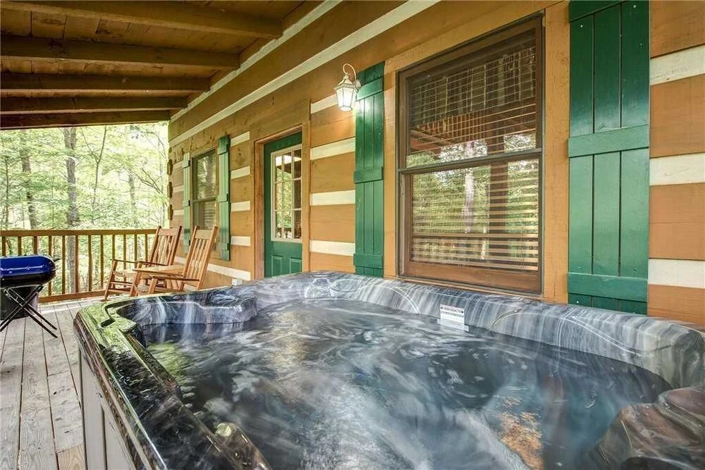 Little Bear Hideaway 1 Bedroom Home with Hot Tub
