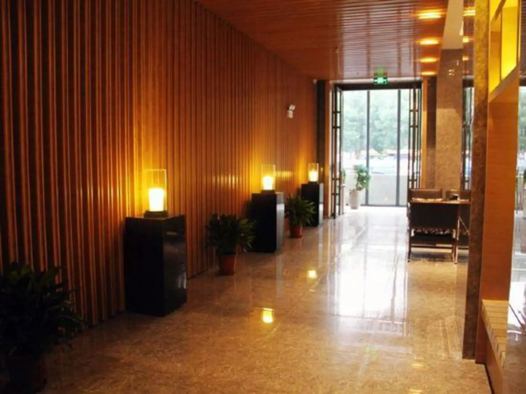 Earl Holiday Inn (Wuhu High speed Railway Station Tianmenshan Road Subway Station Store)